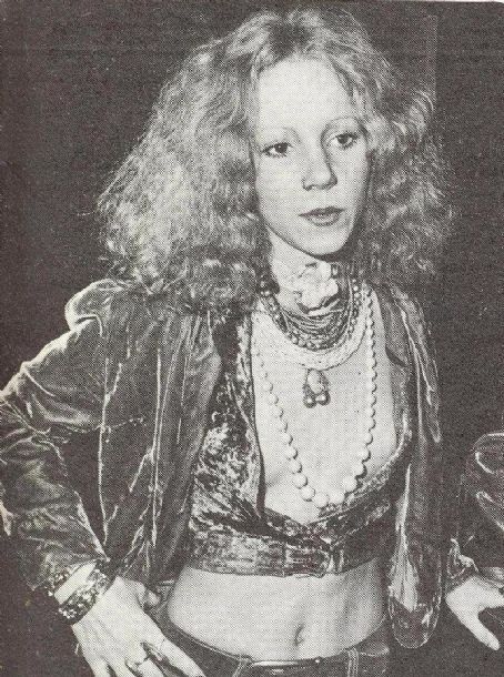 Sable Starr at a nightclub.