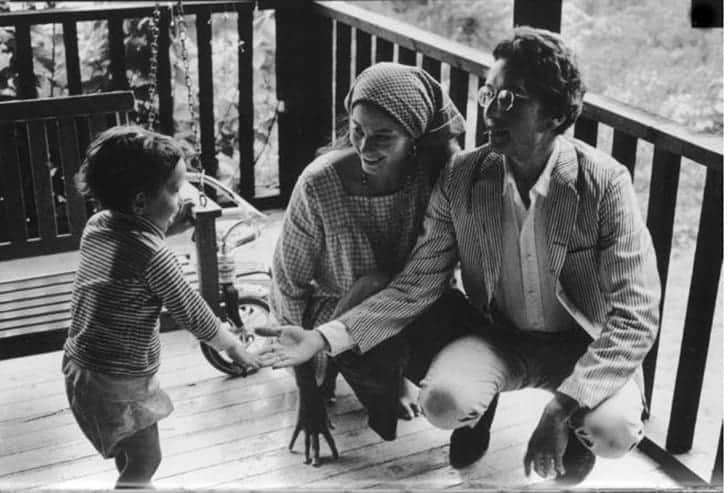 Bob e Sara Dylan com seu filho Jesse Dylan.