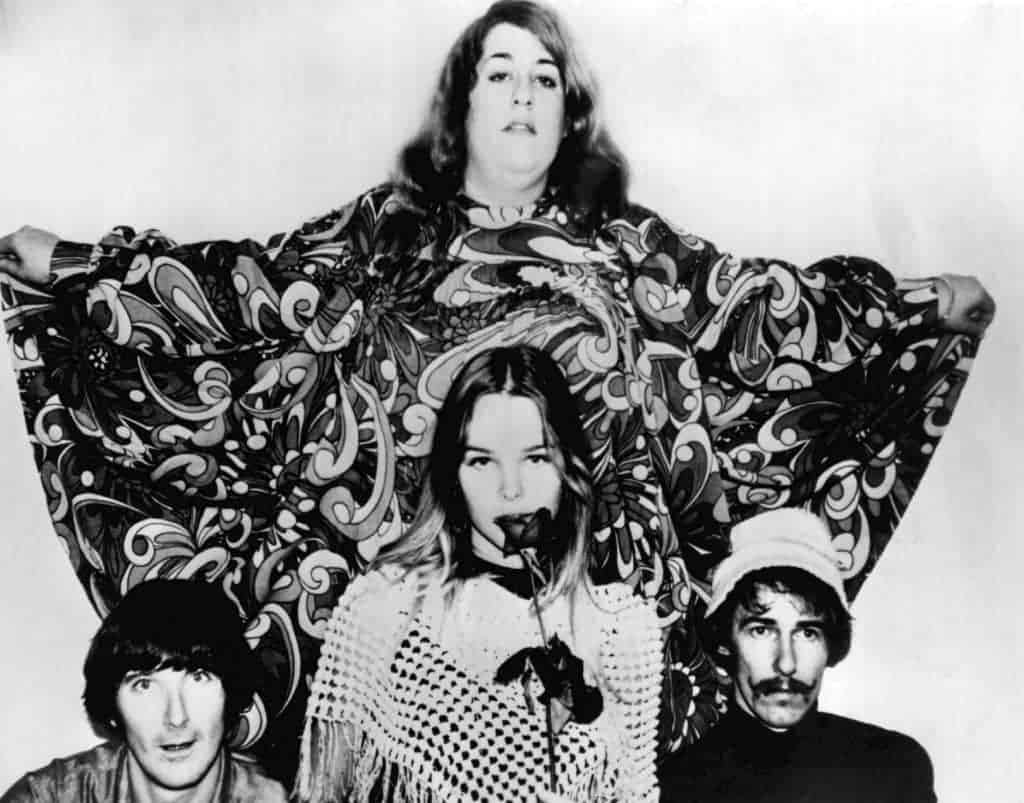 The Mamas and the Papas from the ABC television program, The Songmakers. Cass Elliot stands at back, Denny Doherty. Michelle Phillips and John Phillips are at front.