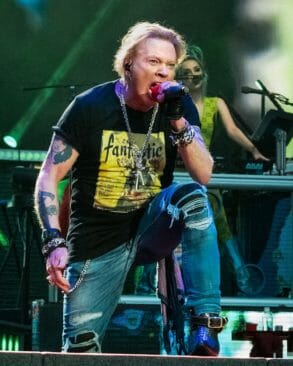 Axl Rose's Net Worth Makes Him The Richest Member Of Guns N' Roses ...