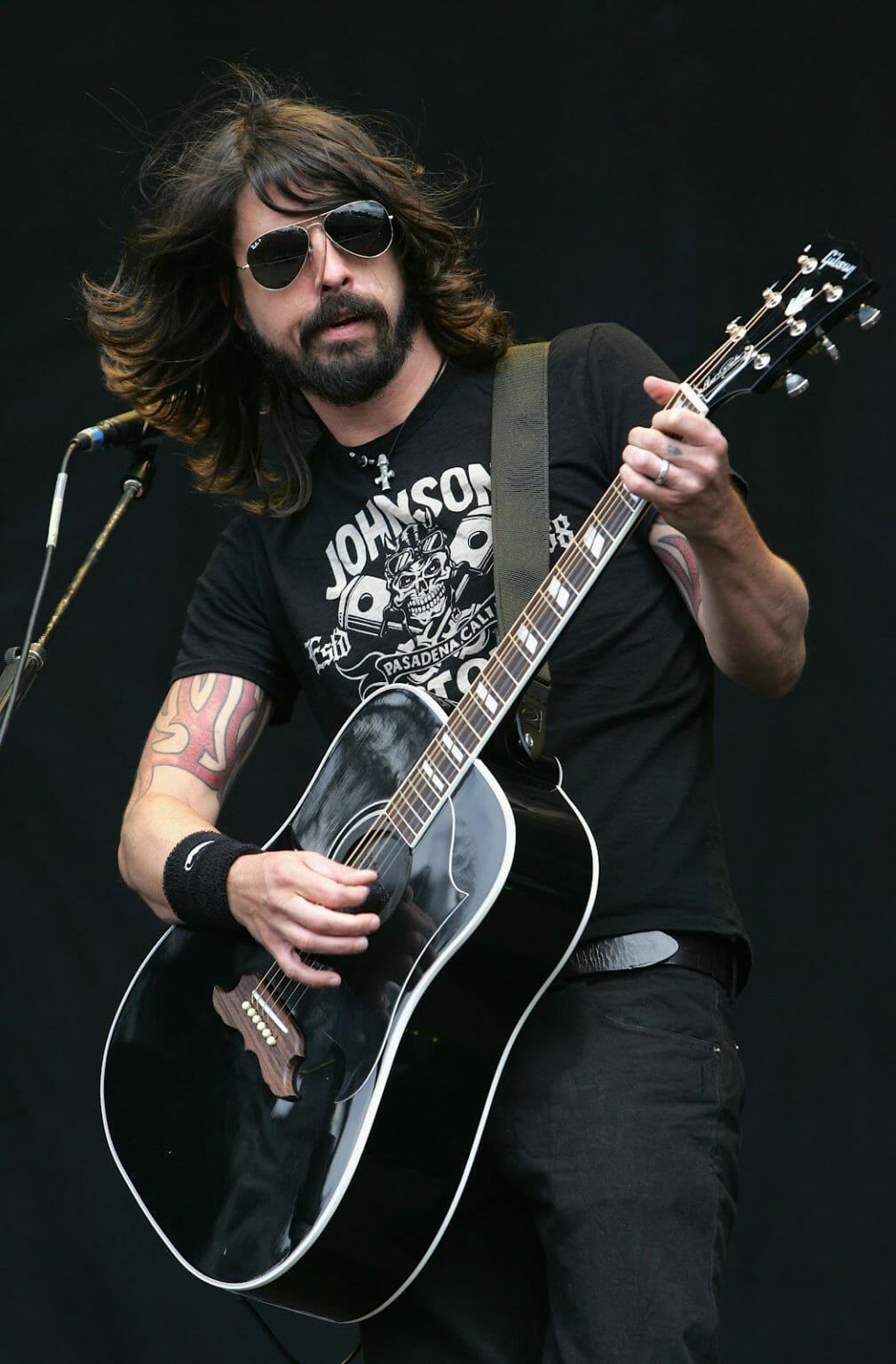 Dave Grohl's Net Worth How Much Is It & How Did He Get It? Revised 2024